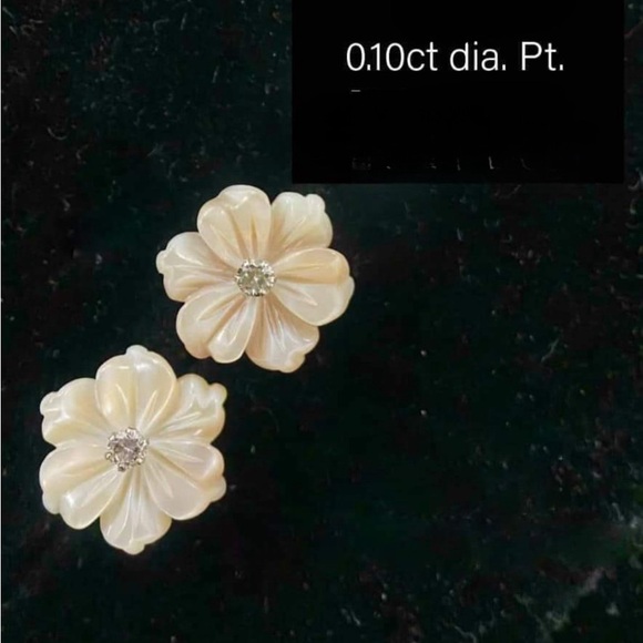 Natural 0.10 Carat Diamond & Mother of Pearl Flower Stud Earrings2wayw…
